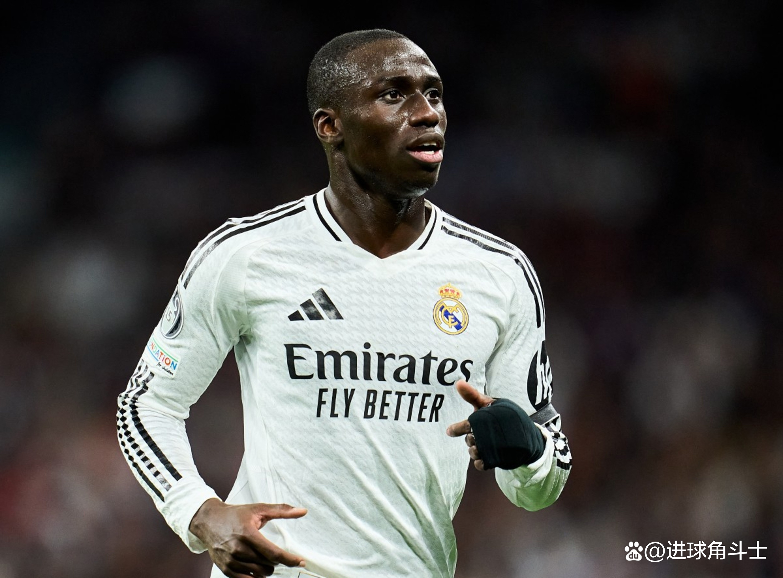 皇马大将重伤,欧冠前景蒙上阴影的简单介绍 皇马大将重伤,欧冠前景蒙上阴影的简单介绍