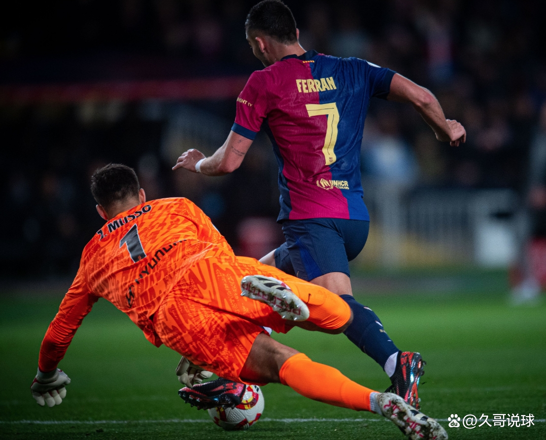 世界足坛关键比赛上演一场精彩对决,球员斗志昂扬的简单介绍 世界足坛关键比赛上演一场精彩对决,球员斗志昂扬的简单介绍