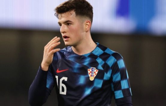 开云体育app-斯波莱蒂大赞纳因戈兰，国际米兰中场担当大任的简单介绍