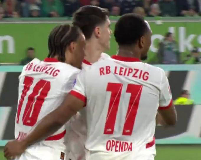 柏林联队展现团队魅力,赢得观众喝彩的简单介绍 柏林联队展现团队魅力,赢得观众喝彩的简单介绍