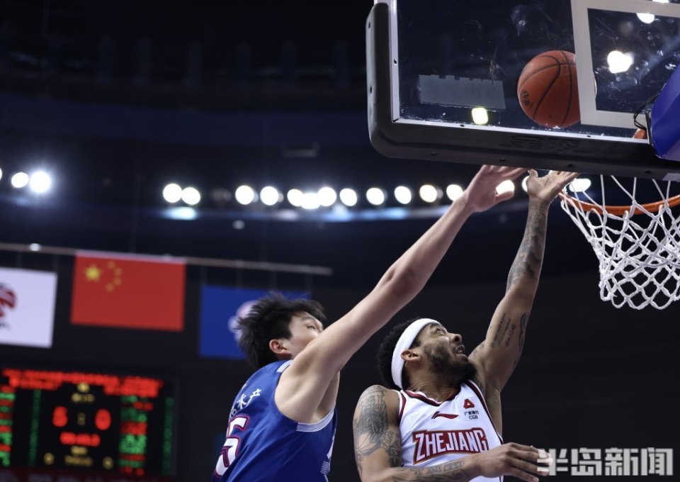 青岛队队员联手逆袭,客场大胜对手 青岛队队员联手逆袭,客场大胜对手