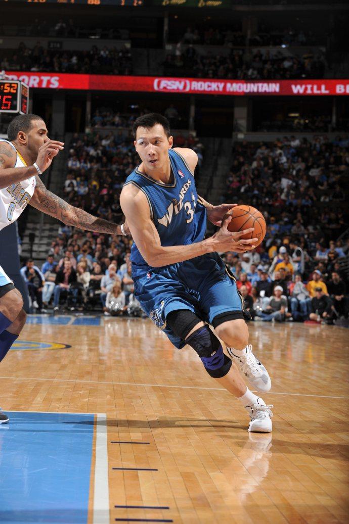 包含NBA球员战术训练曝光,备战冲刺火热进行的词条 包含NBA球员战术训练曝光,备战冲刺火热进行的词条