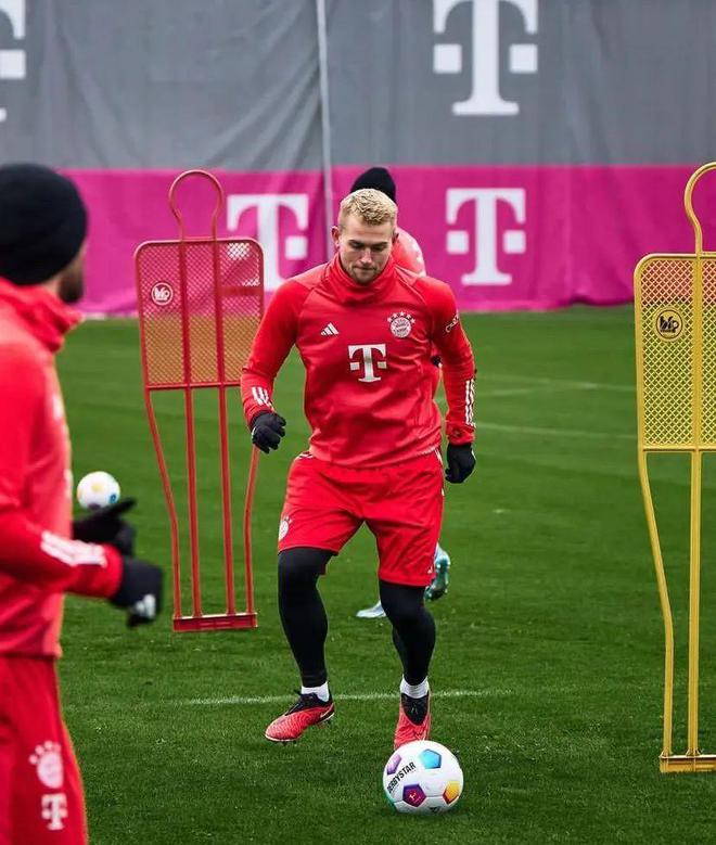 开云官网-包含拜仁慕尼黑成功逆转战胜曼联，晋级下一轮的词条