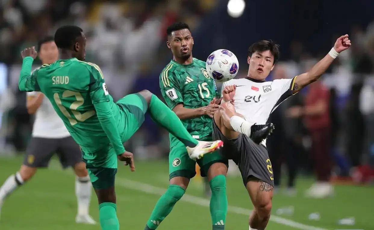 澳大利亚球员在世界杯预选赛中全力以赴