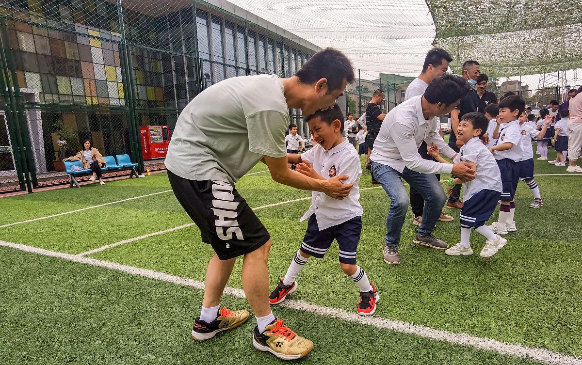 默契配合!双人划船比赛无缝衔接 默契配合!双人划船比赛无缝衔接