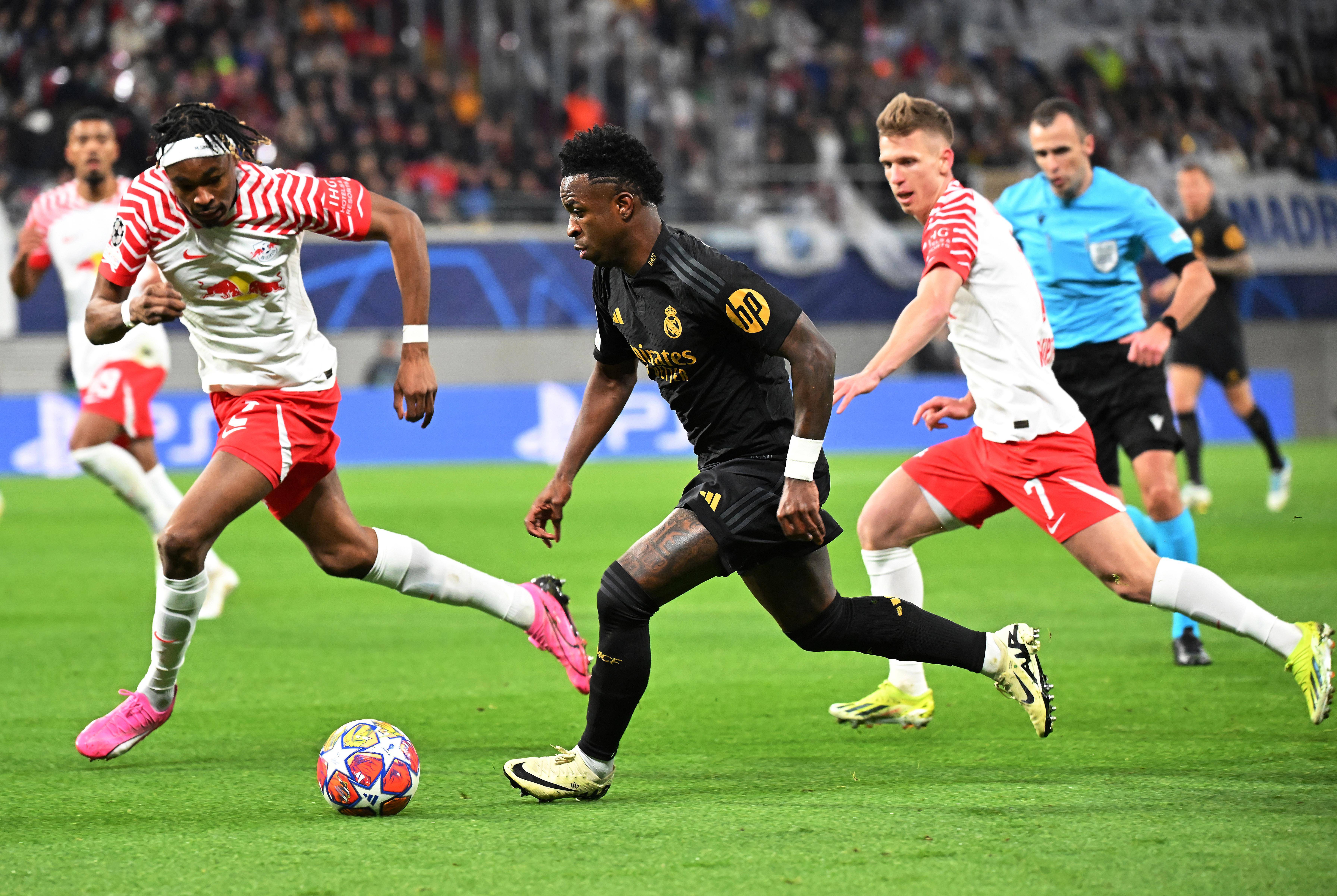 欧冠比赛引发球迷热情 欧冠比赛引发球迷热情