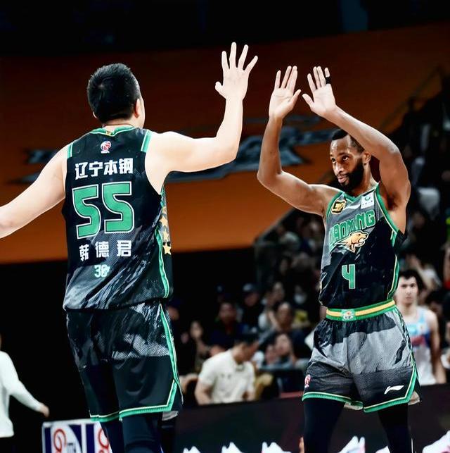辽宁男篮客场战胜上海,继续领跑 辽宁男篮客场战胜上海,继续领跑