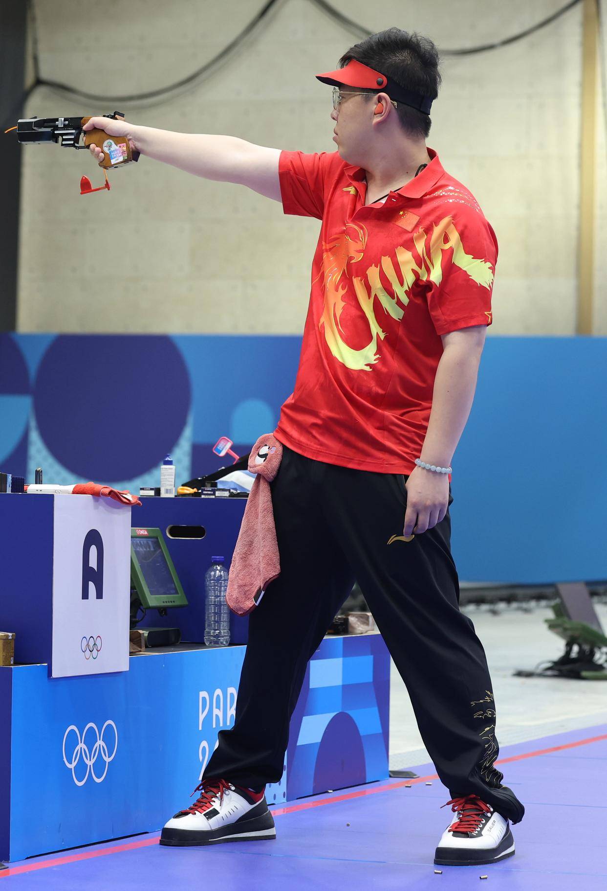 射击冠军实力碾压对手 射击冠军实力碾压对手