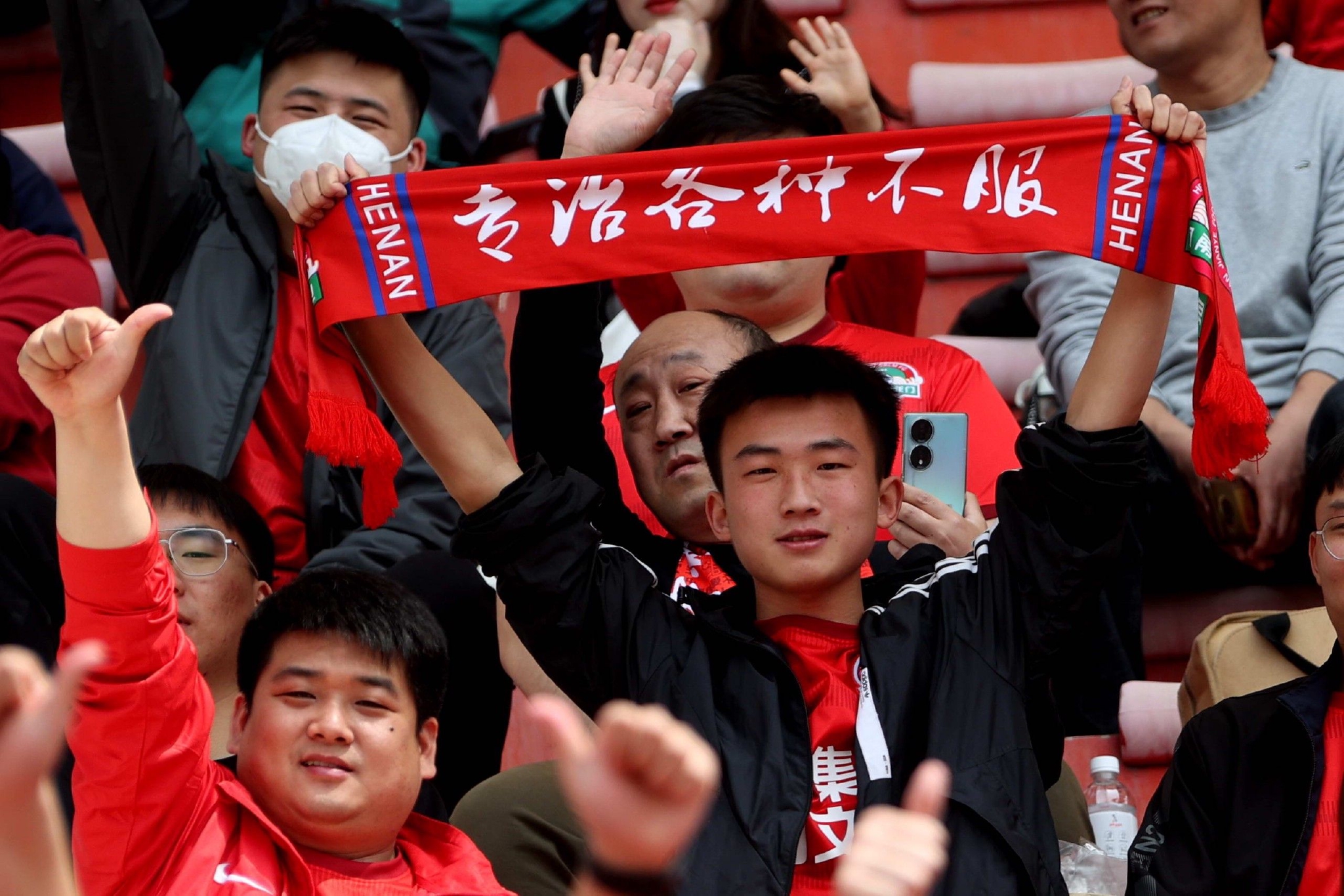 亚洲杯决赛在热尔布首次举办,球迷热情高涨 亚洲杯决赛在热尔布首次举办,球迷热情高涨