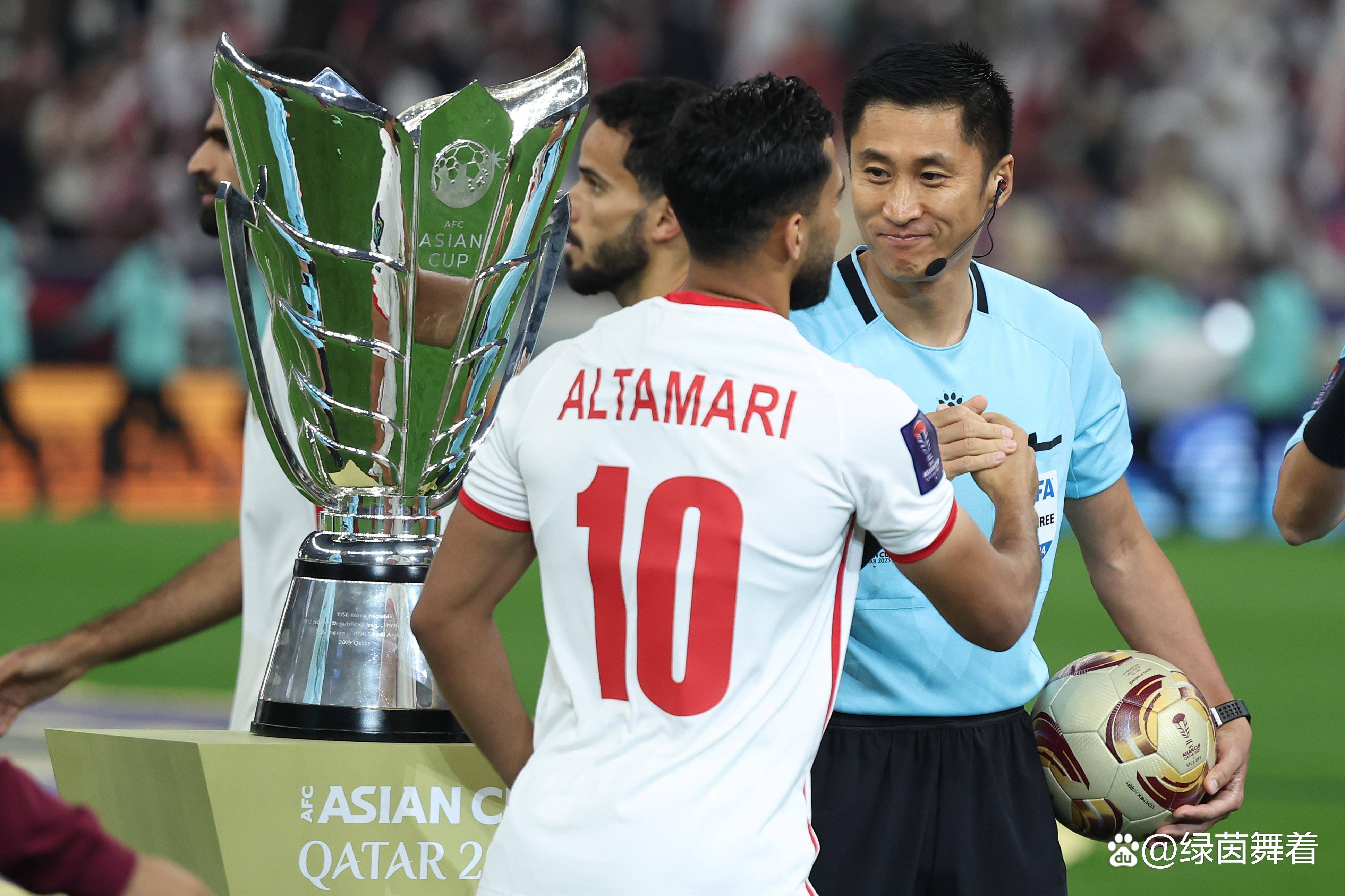 马赛门将发挥亮眼,多次化解对手威胁的简单介绍 马赛门将发挥亮眼,多次化解对手威胁的简单介绍