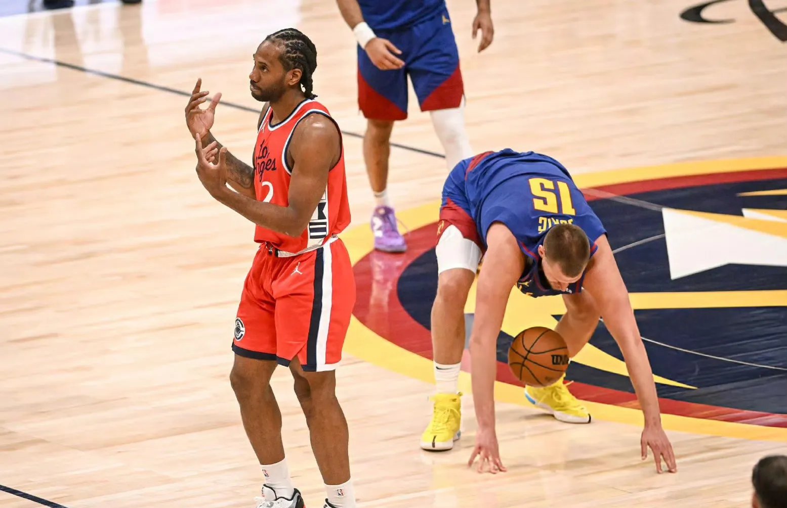 开云体育入口-快船击败掘金，莱昂纳德全面发挥