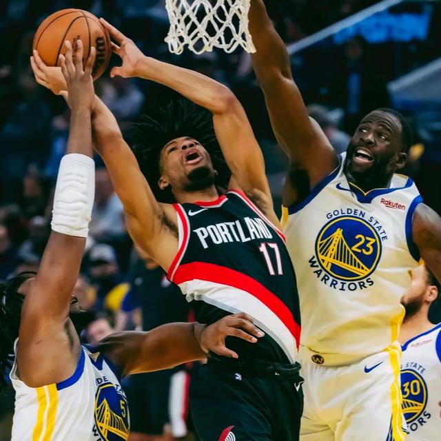 惊险比拼!球队紧追不舍追逐胜利 惊险比拼!球队紧追不舍追逐胜利