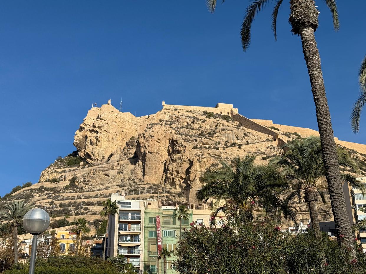 开云体育-瓦伦西亚风光战胜格拉纳达，喜迎三分