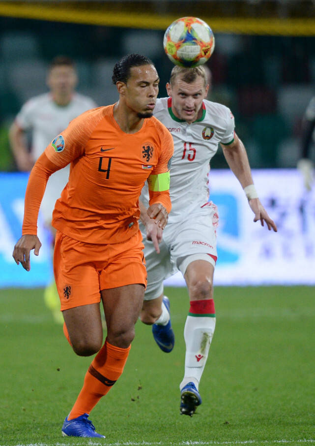 荷兰队险胜瑞典,成功晋级欧洲杯预选赛半决赛 荷兰队险胜瑞典,成功晋级欧洲杯预选赛半决赛