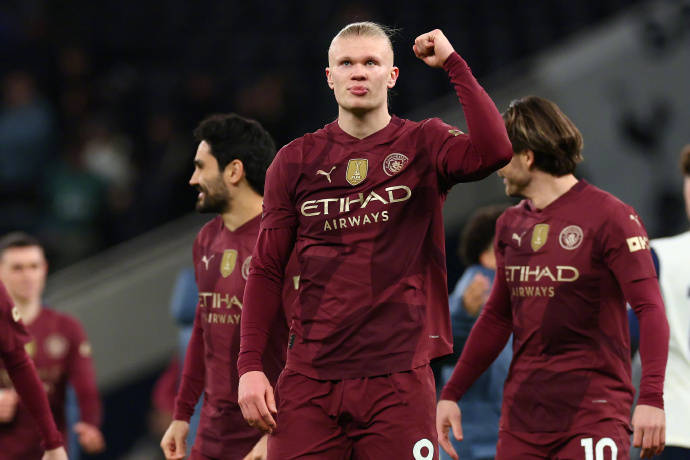 热刺球迷期待胜利,士气高昂 热刺球迷期待胜利,士气高昂