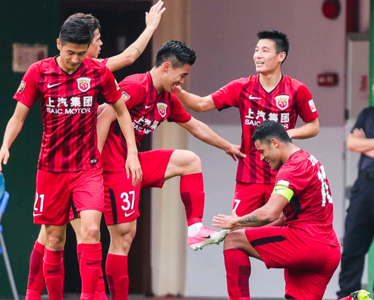广州富力客场战平上港，表现坚挺