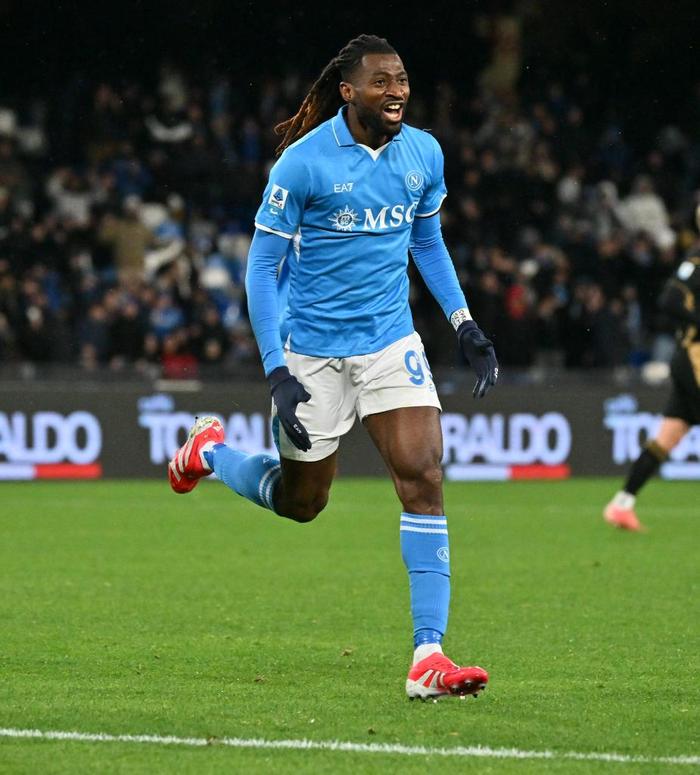 那不勒斯逆转战平维罗纳：保持不败