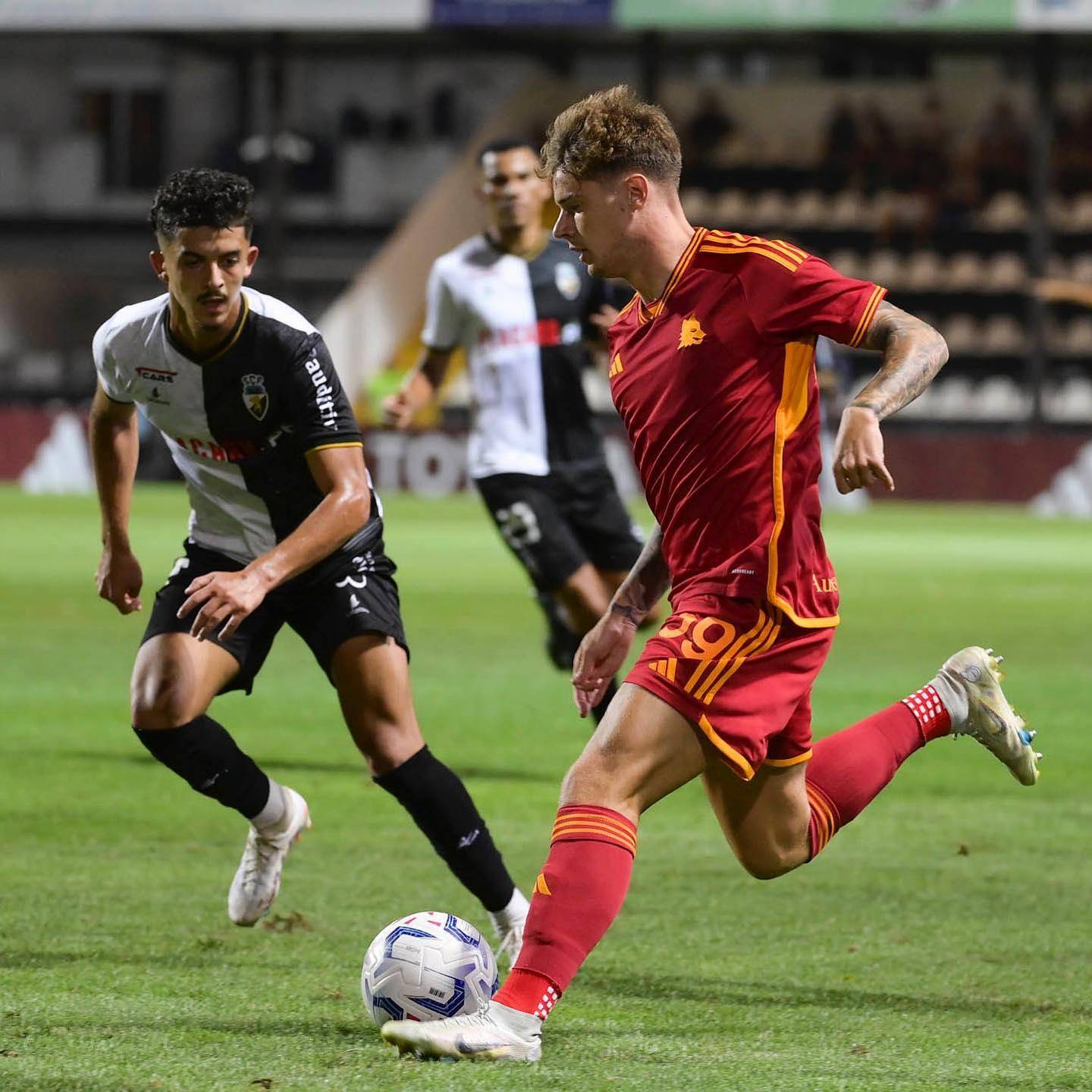 意甲球队训练照曝光,球员状态备受关注 意甲球队训练照曝光,球员状态备受关注