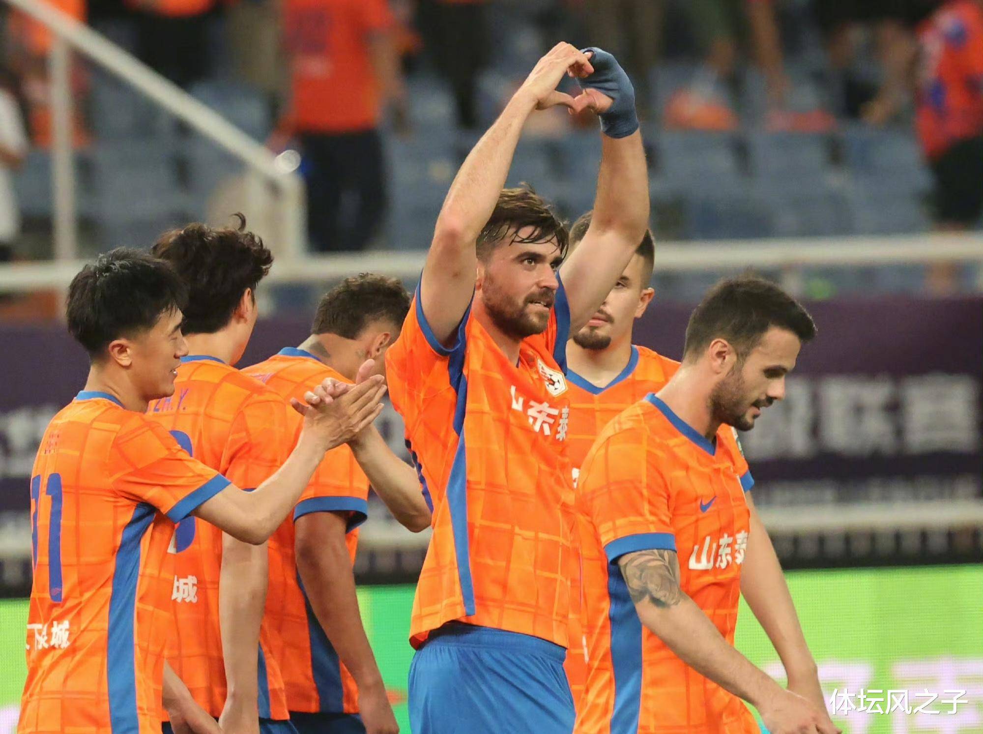 球队连胜晋级四强,球迷欢欣鼓舞 球队连胜晋级四强,球迷欢欣鼓舞