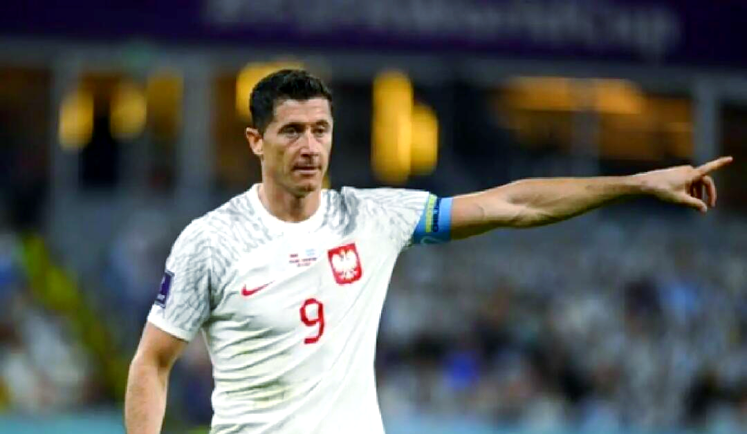 波兰国家队表现出色，晋级淘汰赛阶段