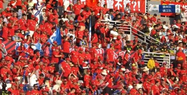 球迷狂欢现场,球队大获胜利 球迷狂欢现场,球队大获胜利