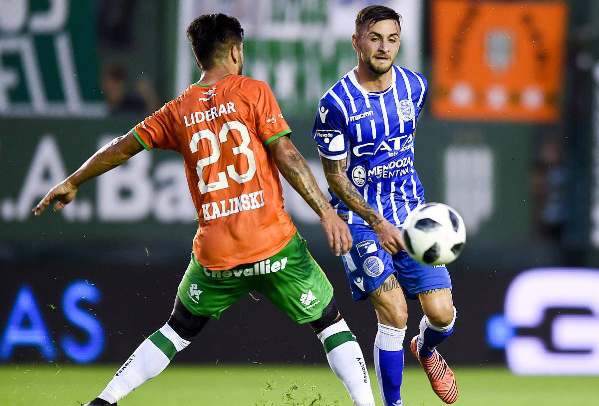 关于阿贾克斯客场击败对手,晋级前景凌厉的信息 关于阿贾克斯客场击败对手,晋级前景凌厉的信息