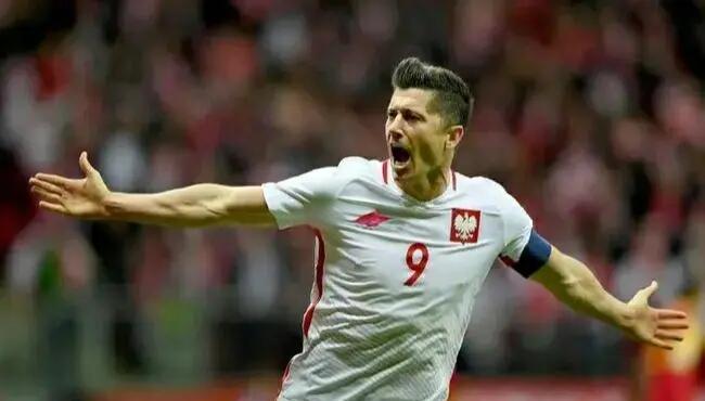 莱万多夫斯基激情四射，冲向胜利