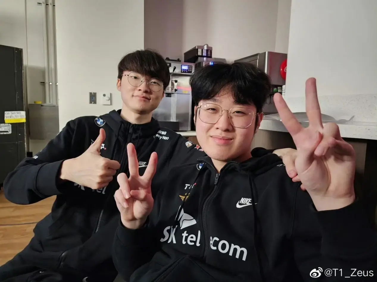 T1翻盘EG,Zeus关键团战开团秒人宿命之战半决赛,让粉丝疯狂欢呼 T1翻盘EG,Zeus关键团战开团秒人宿命之战半决赛,让粉丝疯狂欢呼