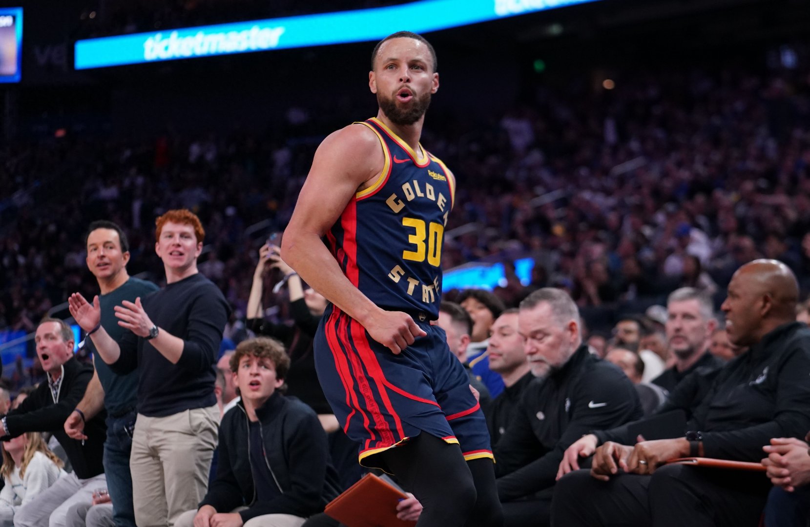 灰熊逆转开拓者入围西部半决赛