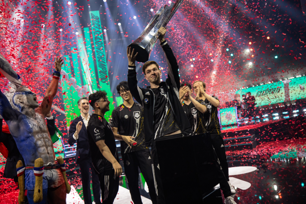 KT险胜FNC,Caps开启传奇时刻宿敌对决全球总决赛,让粉丝疯狂欢呼 KT险胜FNC,Caps开启传奇时刻宿敌对决全球总决赛,让粉丝疯狂欢呼