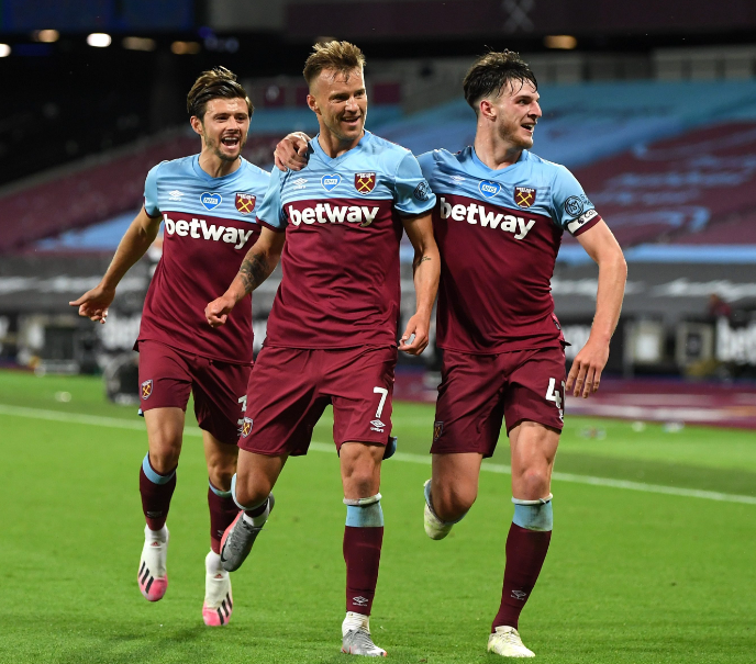 西汉姆联大获全胜,主场氛围热烈 西汉姆联大获全胜,主场氛围热烈