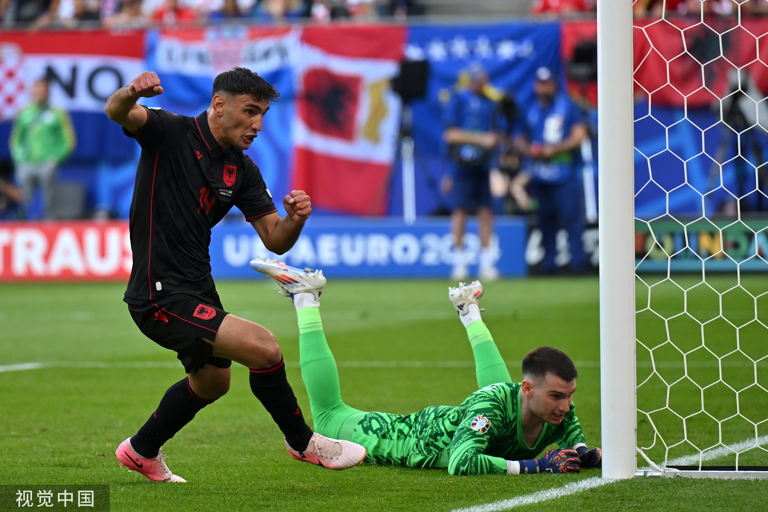 乌拉圭碾压塞维利亚,内马尔送出助攻 乌拉圭碾压塞维利亚,内马尔送出助攻