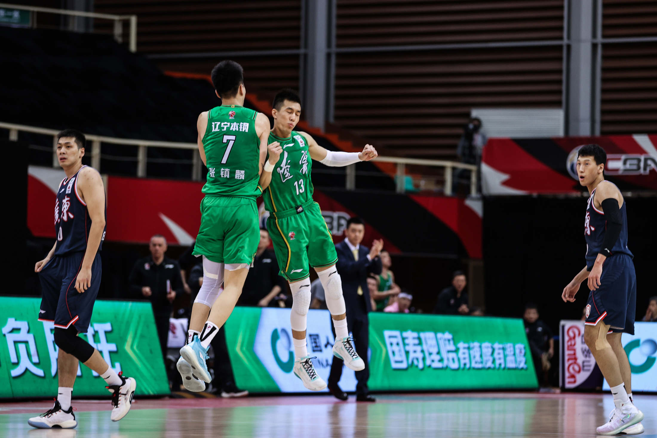 凯尔特人逆转广州队,郭艾伦点燃赛场 凯尔特人逆转广州队,郭艾伦点燃赛场