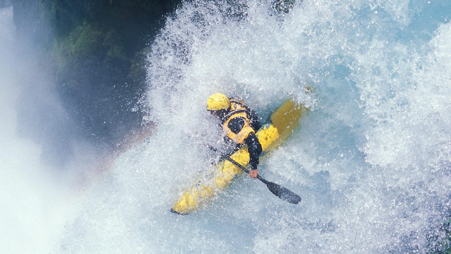 冰与火的围场日,法拉利铁骑横扫,拉塞尔孤焰点燃沉默的银石