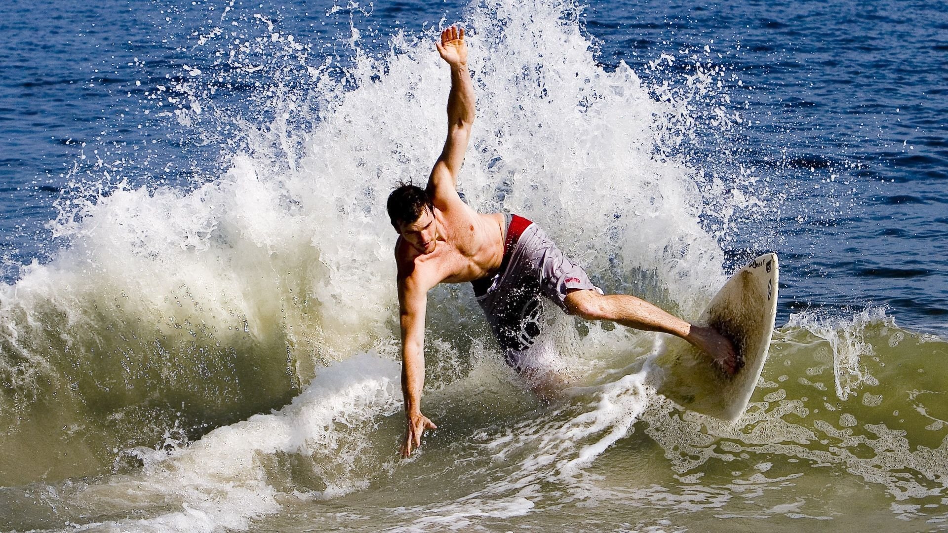 历史的回响与现实的独白，一场比赛中两种统治的对话